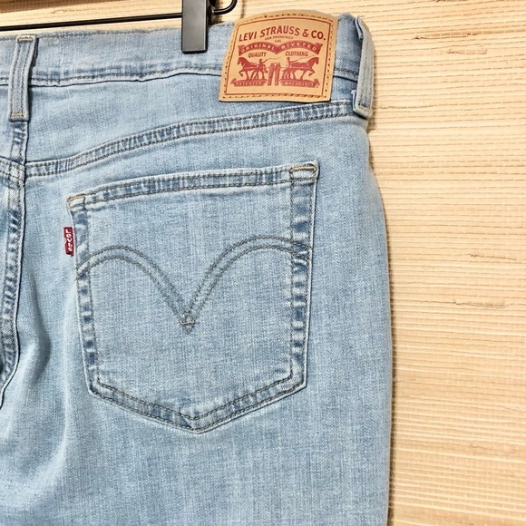 Women's Light Blue Wash Boyfriend Stretch Jeans Size 32 - Picture 5 of 6